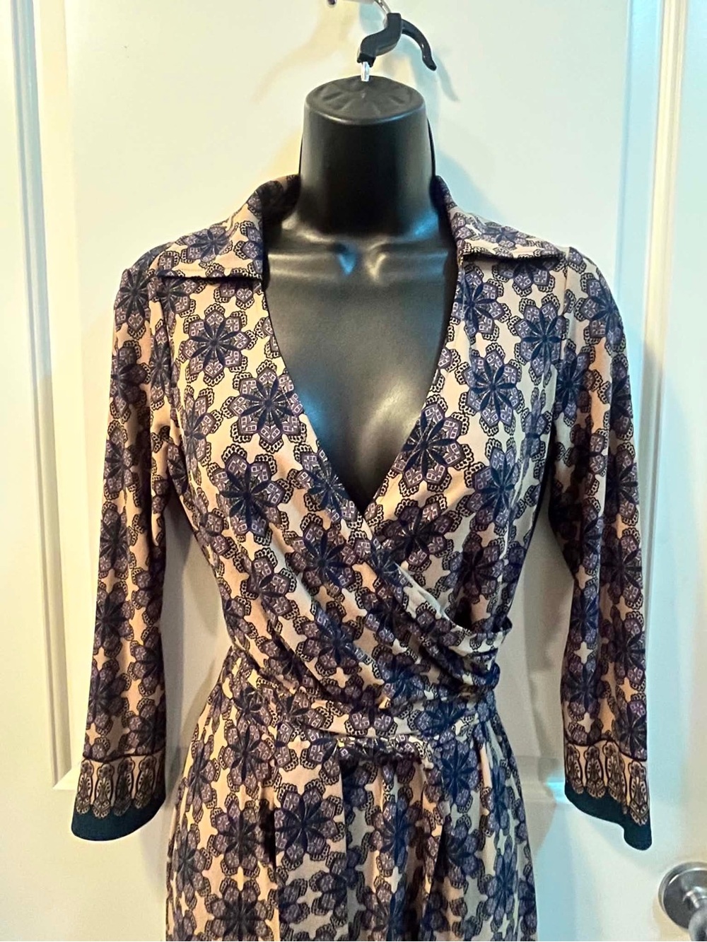 London Times Geometric Floral Medallion Wrap Dress Size 6 Long Sleeve Midi⁠ - Picture 6 of 8